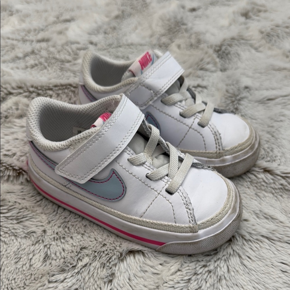 Nike White and Pink Sneakers with Velcro Strap